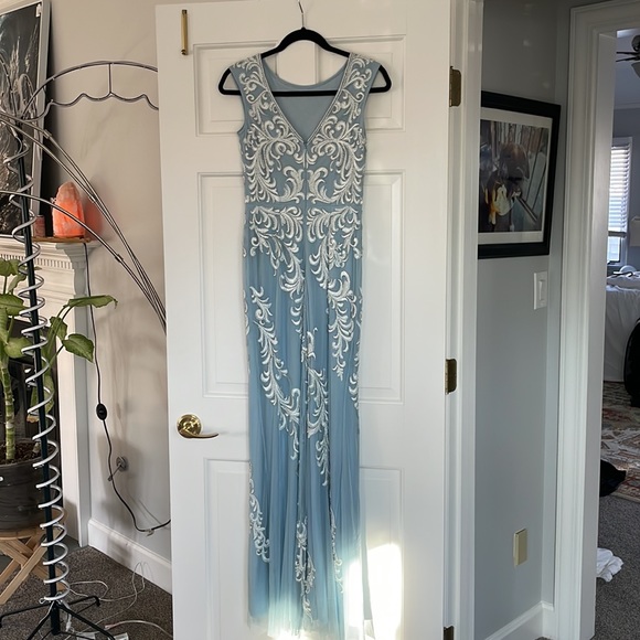 Aidan Mattox Baby Blue w white Embroidery + pearls sleeveless gown size 0 - Picture 4 of 5